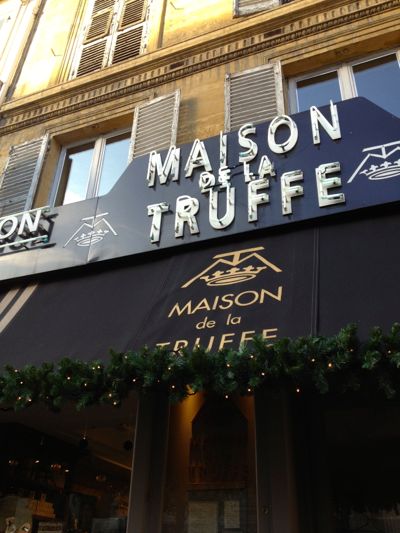パリのマドレーヌ寺院横に店を構えるトリュフ専門店　MAISON DE LA TRUFFE
