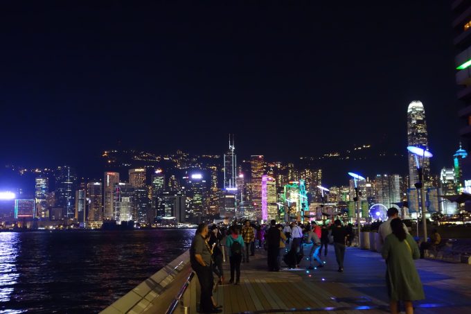 100万ドルの夜景、香港のアベニュー・オブ・スターズという、九龍半島沿いのプロムナード