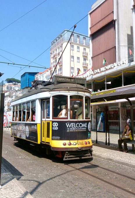 リスボン市内はトラム（路面電車）で移動